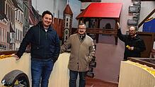 Niklas Klein, Dominik Schaaf und Rainer Wagner (von links) freuen sich schon, wenn es mit dem neuen Generalsstabswagen auf die ...
