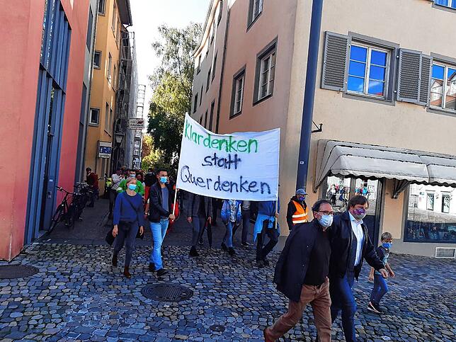 Bild 15: Querdenker in Konstanz: So liefen die Demos und Gegenproteste