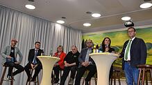 Disput in Bernau (von rechts): Minister Peter Hauk, Staatssekretärin Rita Schwarzelühr-Sutter, MdL Klaus Hoher (FDP), Landwirt Markus ...