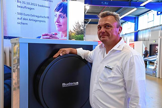 Wer jetzt eine neue Wärmepumpe einbauen möchte, muss mit Lieferzeiten von bis zu einem Jahr rechnen, sagt Dietmar Sauter von Badenova.