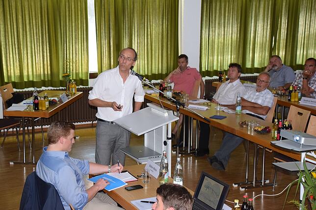 Gerhard Hauber von einem Planungsbüro in Überlingen gehört zu Projektgruppe Marienschlucht und stellte Varianten für die ...
