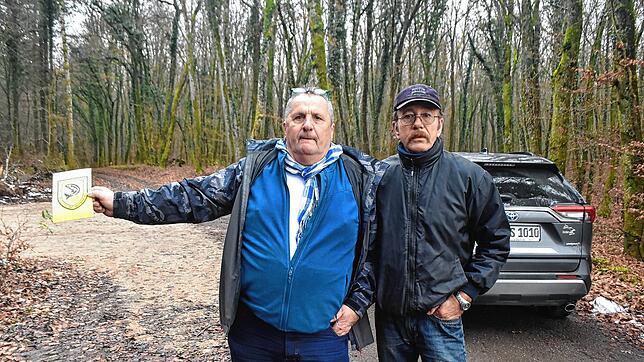 Mit der Angelkarte durften die Jestetter Fischer mit dem Auto durch den Wald zum Rhein fahren. Ab dem neuen Jahr ist das verboten. ...