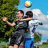Voller Einsatz: Yannik Schäfer &ndash; hier im Kopfballduell mit Jonathan Grießer &ndash; rettete dem SV Waldhaus mit seinem Ausgleich ...