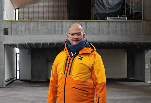 Der evangelische Pfarrer Christian Link auf der aktuellen Baustelle der Christuskirche in Radolfzell.