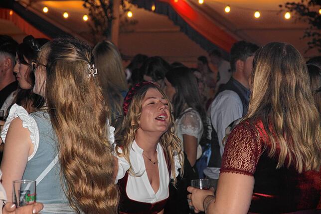 Bild 13: Die besten Bilder von der Partynacht beim Herbstfest in Honstetten