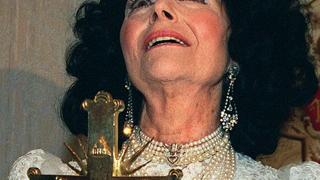 Uriella, mit bürgerlichem Namen Erika Bertschinger Eicke, wird heute 90.&nbsp;Jahre alt. Das Bild entstand 1999 vor der ...