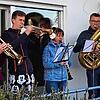Punkt 18 Uhr treten die Familie Kopp sowie einige andere Musiker auf ihre Balkone und lassen die Europahymne durch den Singener Ortsteil ...