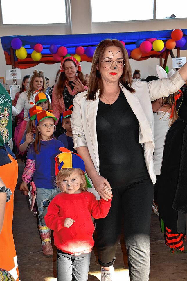 Bild 28: Honstetter Narren feiern Rosenmontag mit buntem Programm