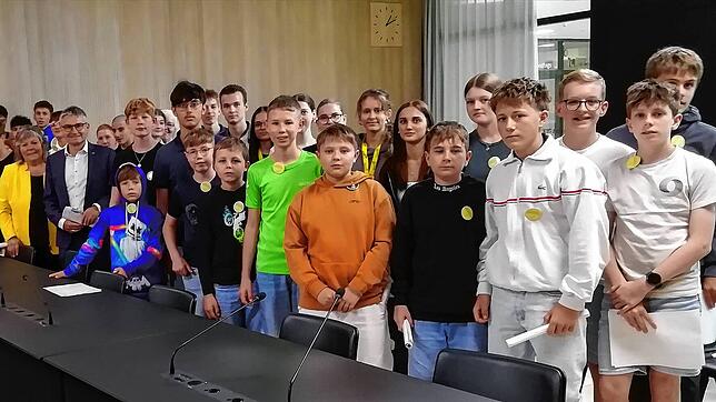 Der Besuch im Stuttgarter Landtag hinterlässt bei den Teilnehmenden und Abgeordneten tiefe Eindrücke. Foto: Stadtverwaltung Furtwangen
