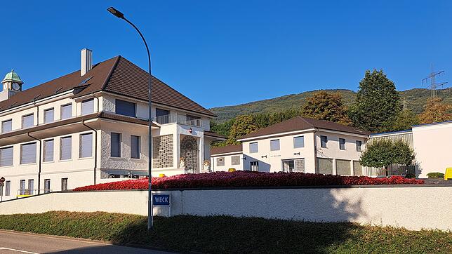 Kostenlose Parkplätze auch für große LKW sind vorhanden.