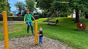 Der Spielplatz an der Tannenstraße auf dem Waldshuter Aarberg ist weitläufig. Fynn und Leon (von links) hatte ihren Spaß, würden sich ...