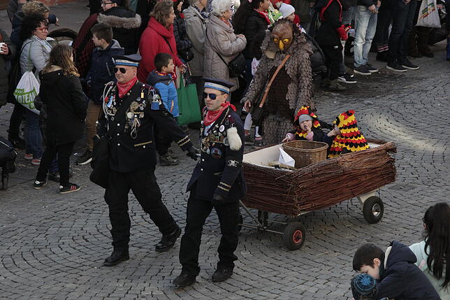 Bild 21: Bilder vom großen Kinderumzug von oben – Teil 3