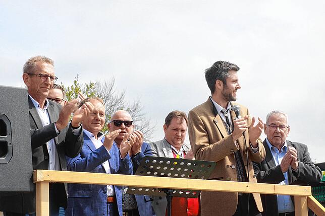 Bild 22: Gute Stimmung beim Jubiläumsumzug des Musikvereins Liggersdorf im Rahmen des Bezirksmusikfestes