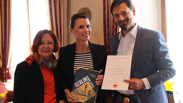 Dank und Anerkennung gab es für Rita Schwarzelühr-Sutter, die seit 25 Jahren Mitglied des SPD-Ortsverbandes Lauchringen ist. Karin ...