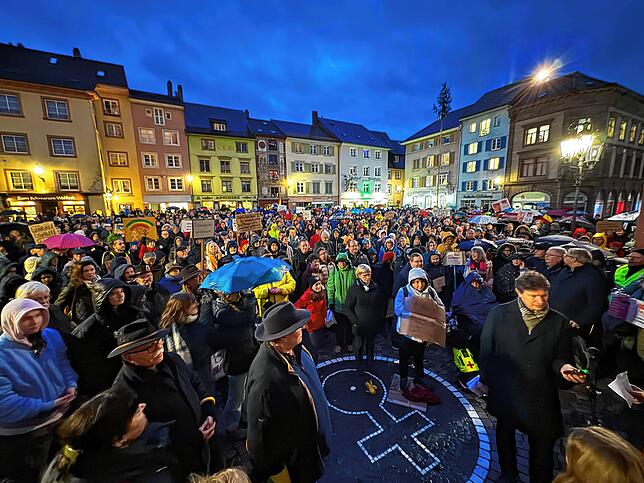 Bild 20: Mehr als 700 Menschen demonstrieren für mehr Menschlichkeit und Toleranz