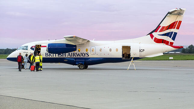 Bereits um 7 Uhr startete der Erstflug der Sun Air von Friedrichshafen nach Toulouse mit einem Dornier-Jet DO 328.