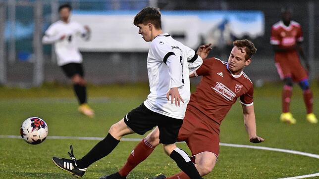 Mit einer 0:4-Niederlage gegen Hinterzarten setzte der SSC Donaueschingen seinen Negativ-Lauf fort. Hier wird der Donaueschinger Tristan ...