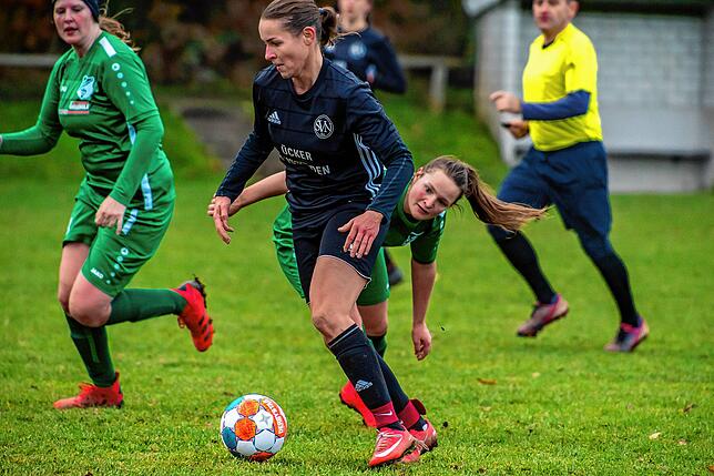 Bild 3: Fußballerinnen des SV Niederhof besiegen die SG Marbach II &ndash; und wir haben Bilder!