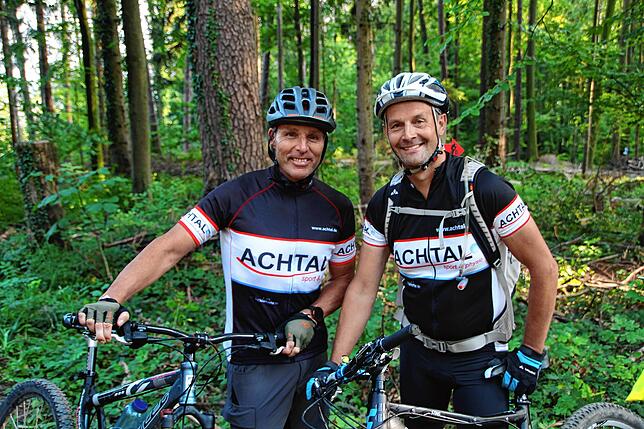 Klaus Gayermann und Uli Zimmer aus Ravensburg probieren den Gehro-Trail aus.