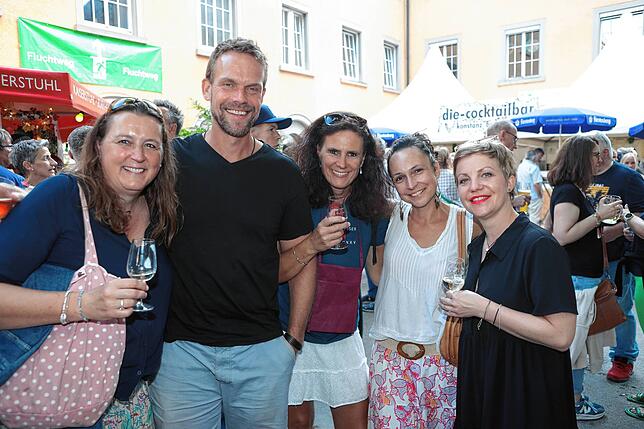 Bild 4: Bilder vom Weinfest Konstanz 2024: Feiern auf dem Stephansplatz