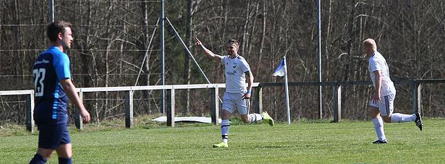 Bild 21: Die Spvgg. Brennet-Öflingen besiegt den FC Wehr mit 3:2 – und wir haben die Bilder