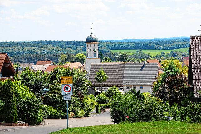 Die Einfahrt in den Ort Rohrdorf.