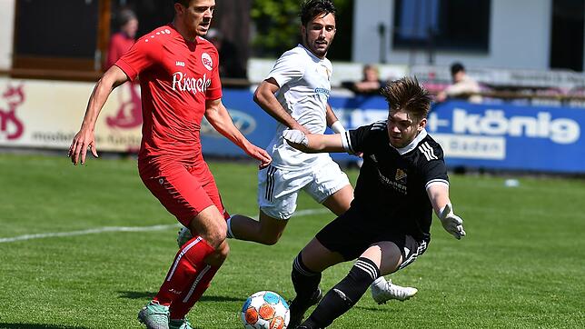 Premiere: Youngster Nicklas Joachim durfte erstmals in der Landesliga das Tor des SV 08 Laufenburg hüten. Die Aufgabe war beim 1:3 beim ...
