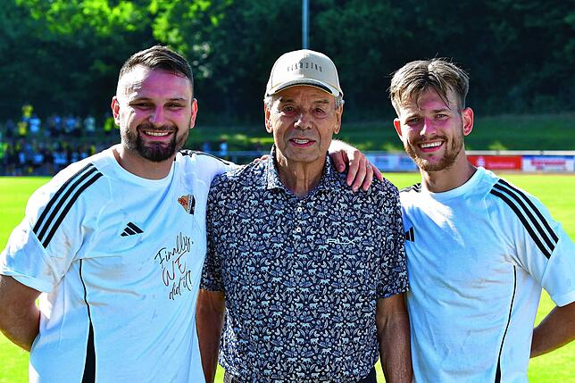Bild 1: SV 08 Laufenburg steigt nach 2:1 gegen 1. SV Mörsch in die Verbandsliga auf – wir haben Fotos! (I)