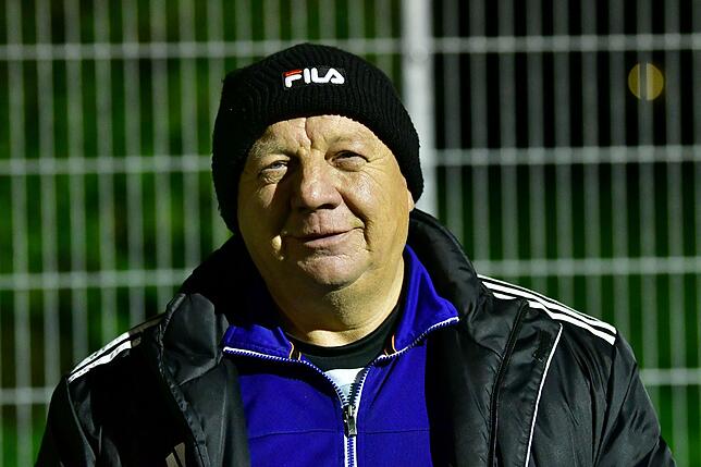 Treuer Fan: Wo immer Tabellenführer FC Wittlingen spielt, Michael „Turbo“ Krüger ist dabei. Im Video-Interview tippt er den ...