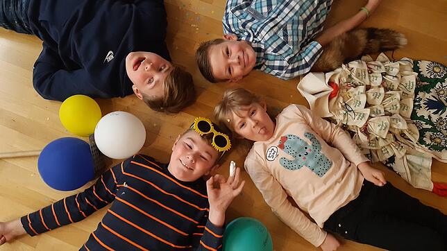 Silas, Patrick, Marie und Fabian (von links) freuen sich auf den Kinderball am Schmotzigen, den das Quartett moderieren wird.