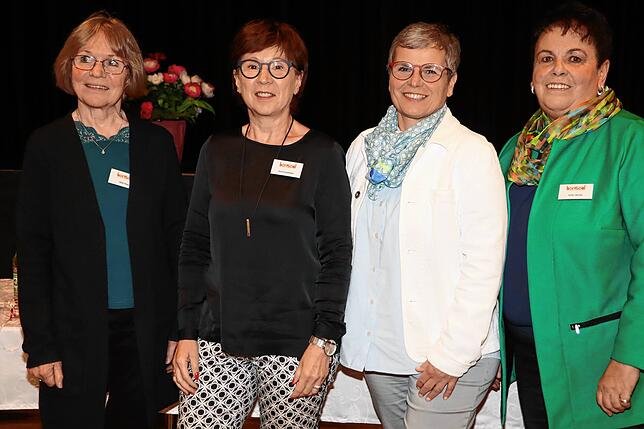 Der Vorstand des Hospizvereins Singen und Hegau besteht aus (von links) Schriftführerin Heidi Haug, Kassiererin Anne Grundmüller, ...