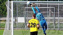 Den Denkinger Freistoß (Jan Ammann) parierte Torhüter Niklas Gassner. Dennoch unterlag der FV Walbertsweiler-Rengetsweiler seinen Gästen ...