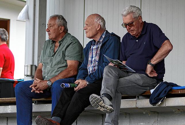 Bild 12: Souveräner 6:1-Erfolg des Tabellenführers FC RW Salem. Wir haben die besten Bilder!