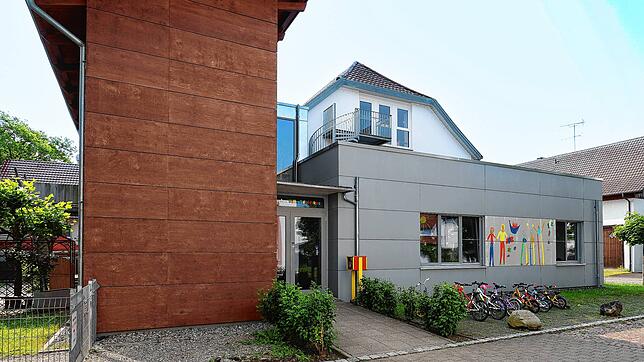 Blick auf den Kindergarten in Moos. Die Betreuungsgebühren werden ab dem kommenden Schuljahr angehoben.