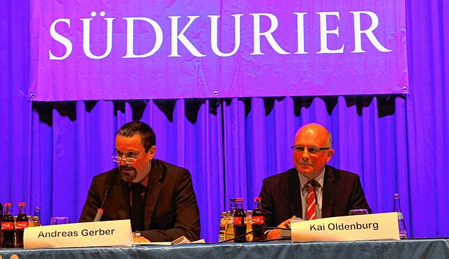 Sie fühlen den Bundestagskandidaten bei der SÜDKURIER-Wahlarena gehörig auf den Zahn: Die Moderatoren Andreas Gerber und Kai Oldenburg ...