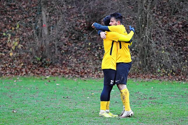 Torjubel: Alessandro Fiore Tapia vom FC Öhningen-Gaienhofen feiert hier seinen dritten Treffer.