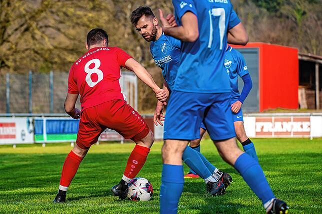 Bild 1: TuS Efringen-Kirchen gelingt ein 3:1 im Abstiegskampf beim FC Wallbach &ndash; und wir haben Bilder!