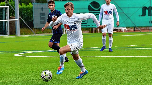 Stimmenkönig: Bei der Wahl für die Top-Elf der Bezirksliga Hochrhein räumte Torjäger Shaban Limani vom FC Erzingen bei den 17 Trainern ...