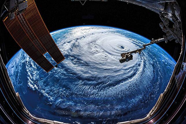 Der Hurrikan „Florence“, 2018 aufgenommen von ESA-Astronaut Alexander Gerst. Aus der ISS schickte Gerst viele beeindruckende ...