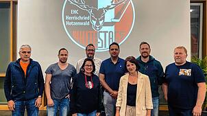 Die Mitglieder des alten und des neuen EHC-Vorstands (von links): Reiner Kohlbrenner, Marcus Pankratz, Alexander Wagner, Klaus Bächle, ...