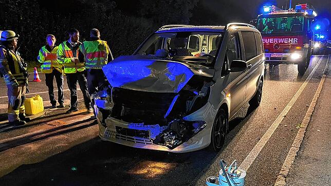Auf der B 31 zwischen Stetten und Meersburg hat es am frühen Sonntagabend geknallt. Der Fahrer eines maßgeblich am Unfall beteiligten ...