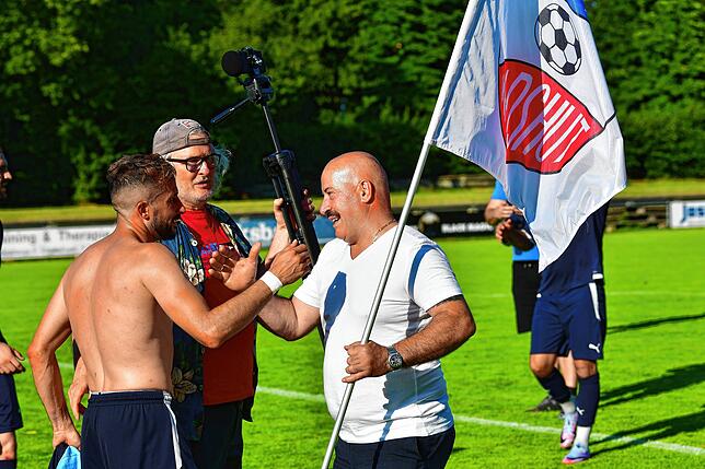 Bild 8: VfB Waldshut siegt 2:1 beim FC Emmendingen und steigt in die Landesliga auf &ndash; wir haben Bilder!