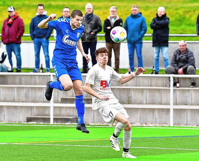 Glücklos: Nico Weißenberger (rechts, gegen Jonas Domagala) hatte beim 2:4 seines FC Erzingen gegen die SF Schliengen zwei gute ...