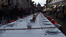 246 Meter lang war die Tafel bei der Testturmeröffnung, und damit genauso lang wie der Turm hoch. Bild: Moni Marcel