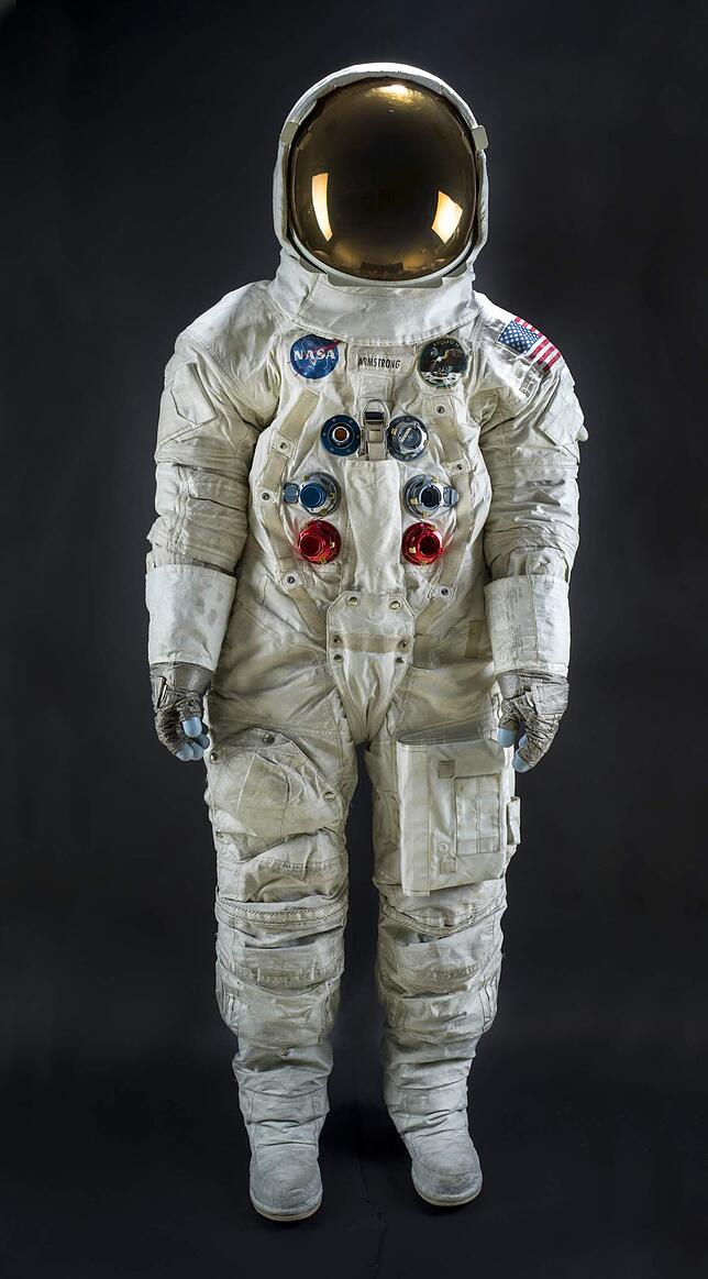 Original: Neil Armstrongs Raumanzug von der Apollo-11-Mission ist ab Juli im National Air and Space Museum in Washington zu sehen.
