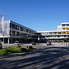 Das Klinikum Friedrichshafen mit dem Mutter-Kind-Zentrum (links) soll Zentralversorger in der Region bleiben. Dafür wird in einem ersten ...
