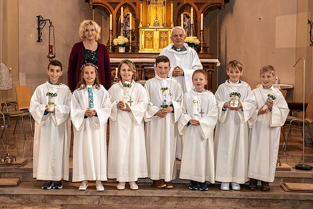 Sieben Kinder aus Thalheim konnten im Gottesdienst mit Pfarrer Michael Dulik und Gemeindeassistentin Alexandra Chevalier ihre erste ...