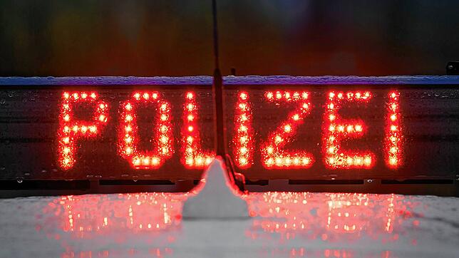 Ein Angriff per Auto beschäftigt die Polizei in Villingen. (Symbolbild)