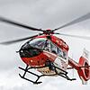 Ein Rettungshubschrauber im Einsatz (Symbolfoto). Gleich zweimal landen Hubschrauber bei Unfällen in Wehr. Ein Kleinkind schwebt in ...