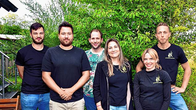 Bestens harmoniert das teil neugewählte Vorstandsteam des Naturkindergartens rund um den Vorsitzenden Elias Dinser (rechts). Foto: Gerd ...